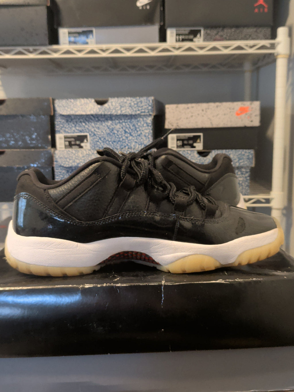 Jordan 11 Low - 72-10 - Pre Owned